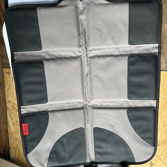 Lusso’s car seat protector - Picture 3 of 5